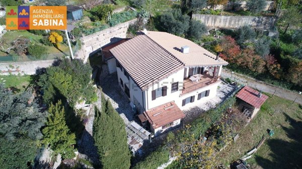 casa indipendente in vendita a Poggio Catino