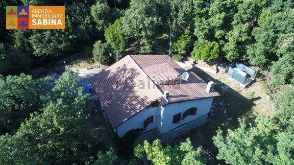 casa indipendente in vendita a Poggio Catino