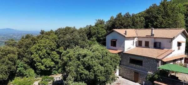 casa indipendente in vendita a Poggio Catino in zona Catino