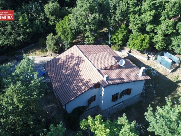 casa indipendente in vendita a Poggio Catino