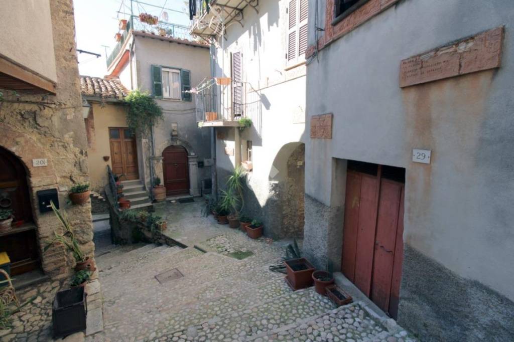 appartamento in vendita a Poggio Catino in zona Catino