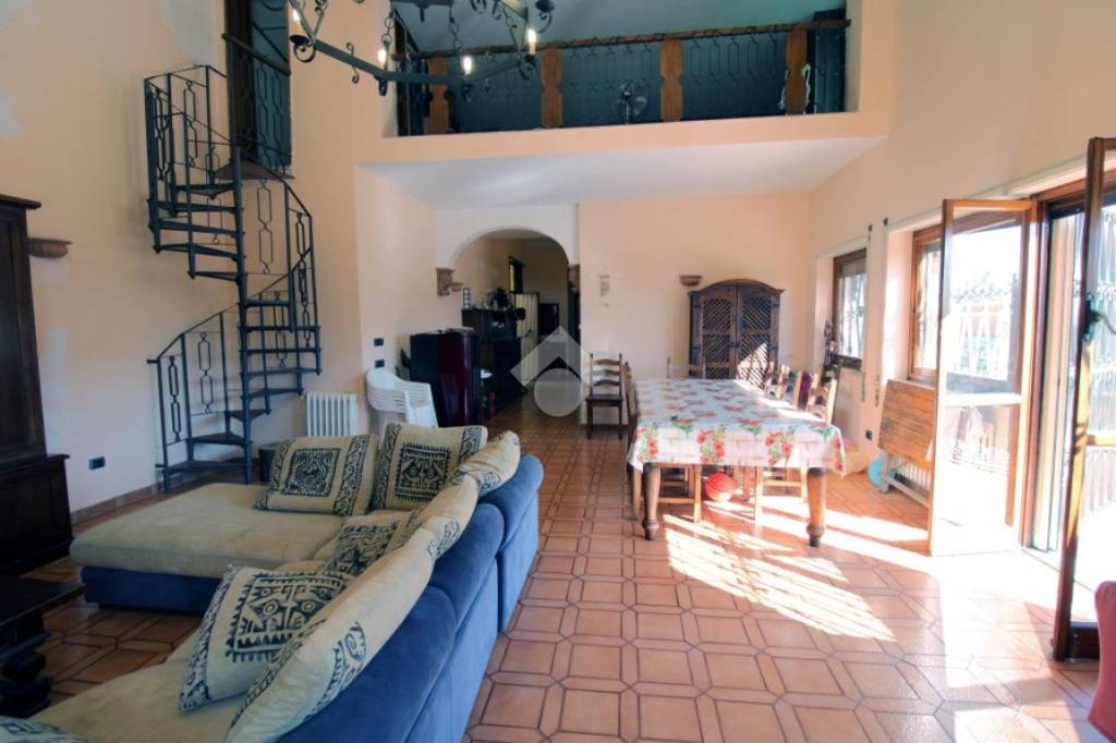 casa indipendente in vendita a Poggio Catino in zona Catino