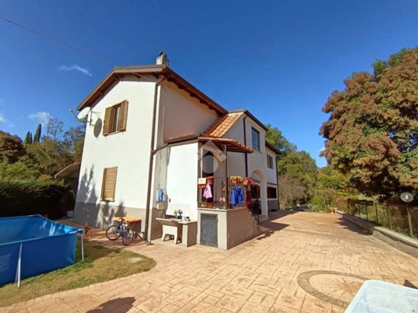 casa indipendente in vendita a Poggio Catino