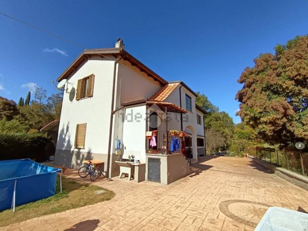 casa indipendente in vendita a Poggio Catino