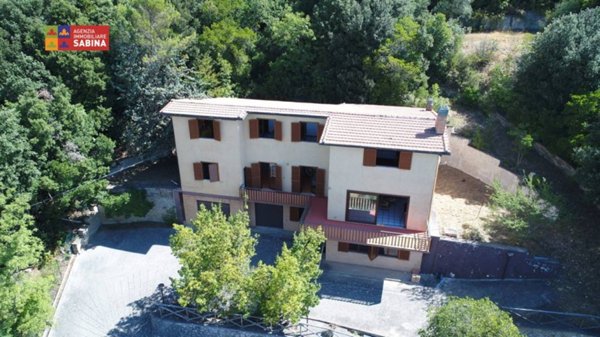 casa indipendente in vendita a Poggio Catino