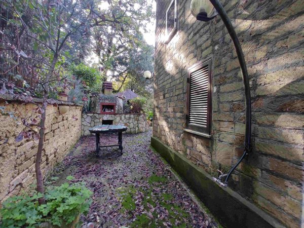 casa indipendente in vendita a Poggio Catino