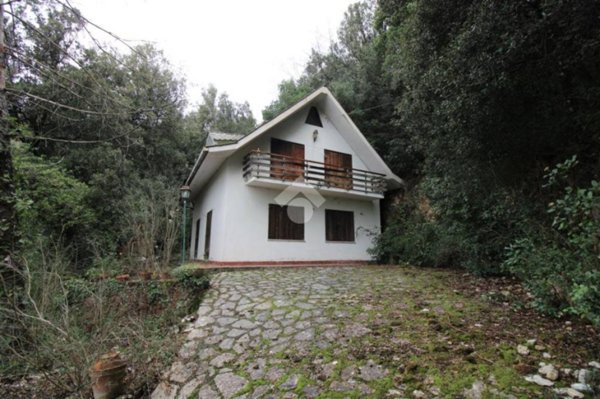 casa indipendente in vendita a Poggio Catino in zona Catino