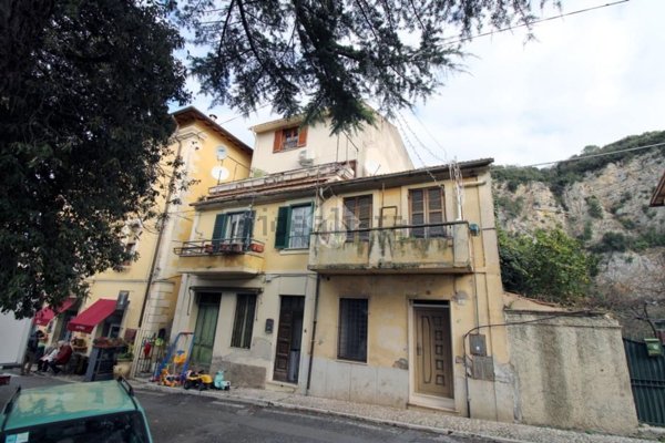 appartamento in vendita a Poggio Catino in zona Catino