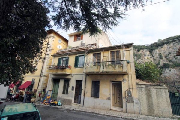 appartamento in vendita a Poggio Catino in zona Catino