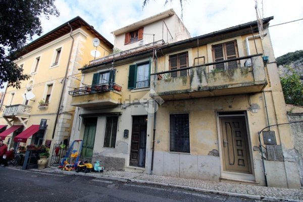 appartamento in vendita a Poggio Catino in zona Catino