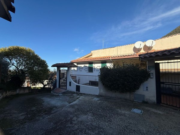 casa indipendente in vendita a Poggio Catino