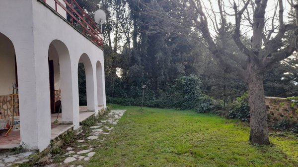 casa indipendente in vendita a Poggio Catino
