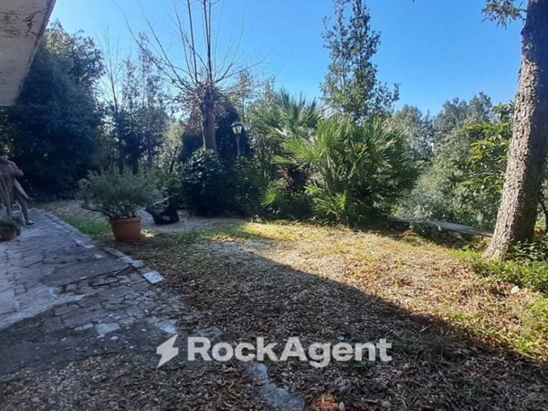 casa indipendente in vendita a Poggio Catino