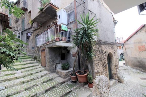 appartamento in vendita a Poggio Catino in zona Catino