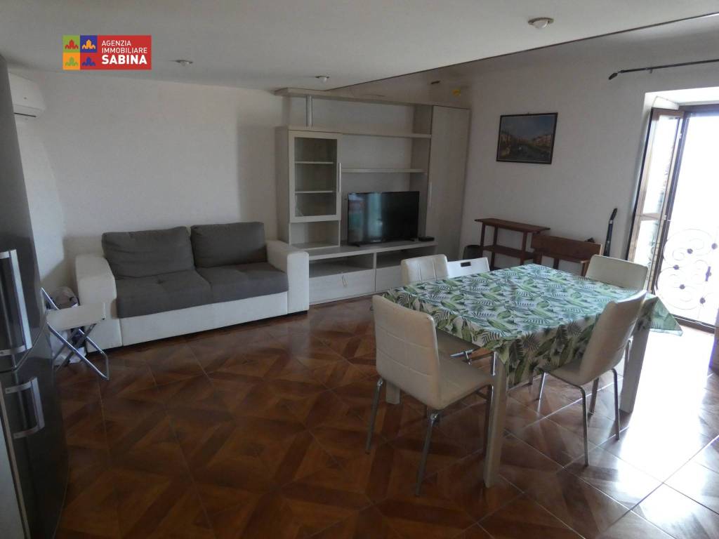 appartamento in vendita a Poggio Catino in zona Catino