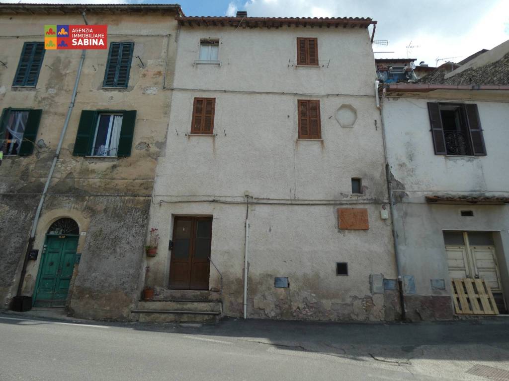 appartamento in vendita a Poggio Catino in zona Catino