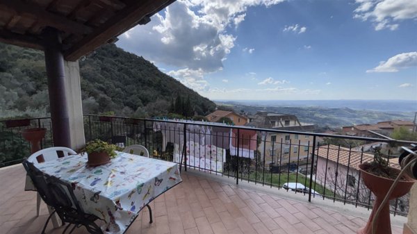 casa indipendente in vendita a Poggio Catino in zona Catino