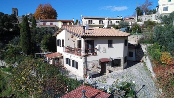 casa indipendente in vendita a Poggio Catino in zona Catino