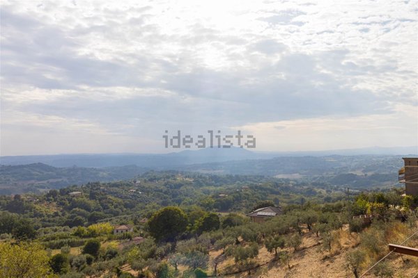 casa indipendente in vendita a Poggio Catino in zona Catino