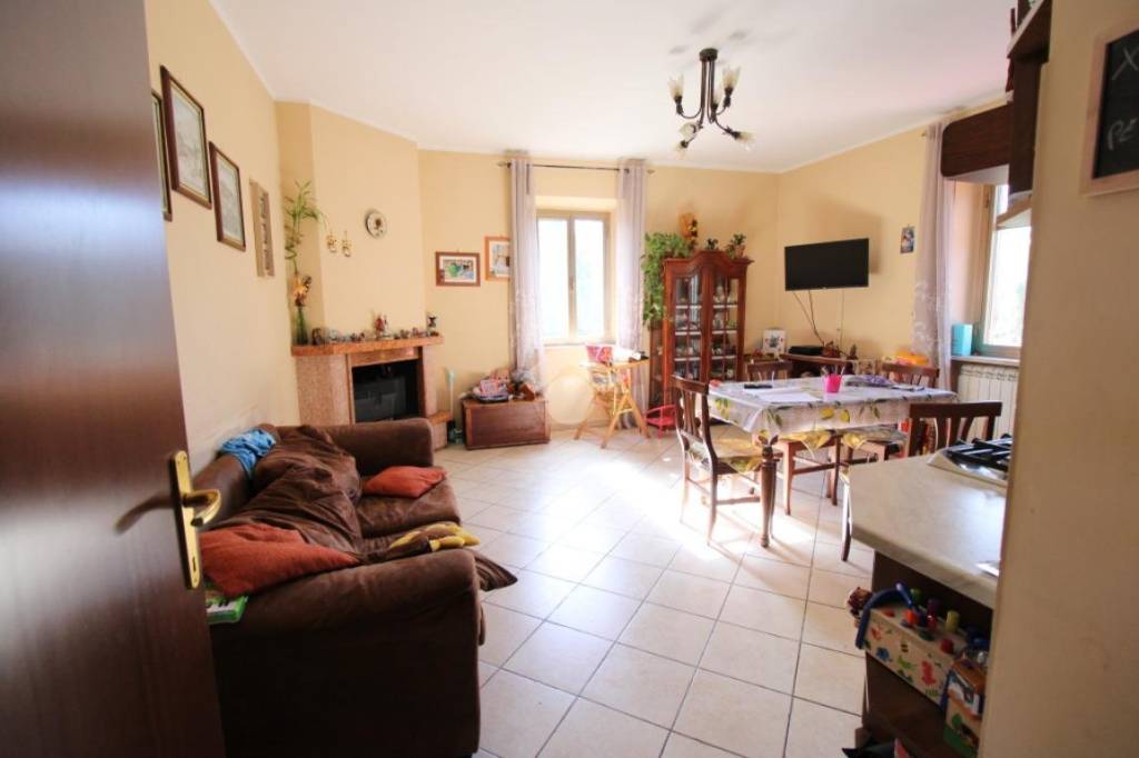 casa indipendente in vendita a Poggio Catino