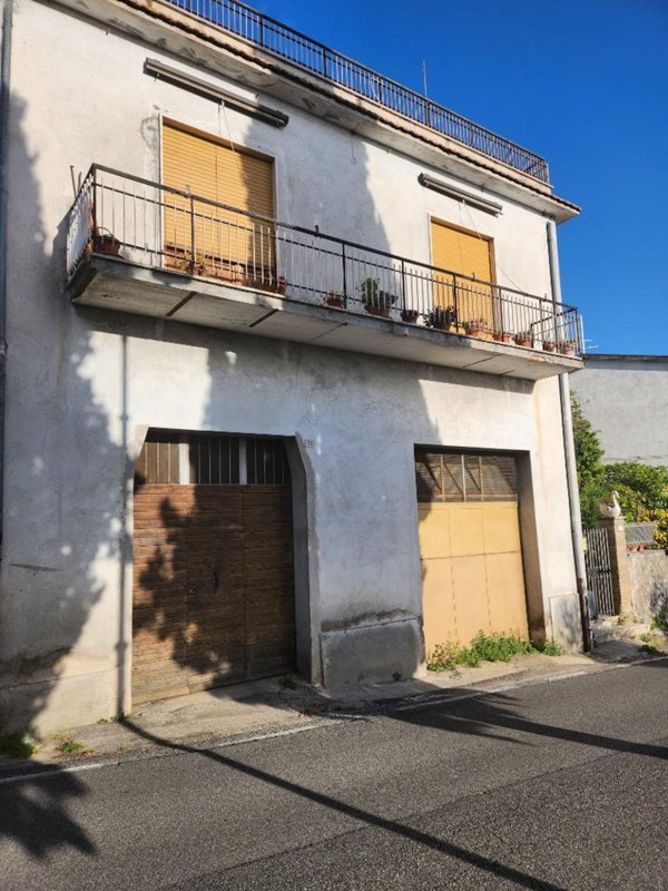 casa indipendente in vendita a Poggio Catino in zona Catino