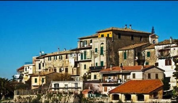 appartamento in vendita a Poggio Catino in zona Catino