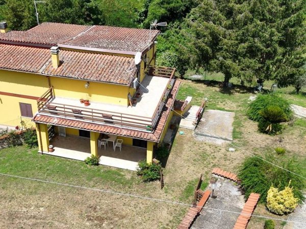 casa indipendente in vendita a Poggio Catino