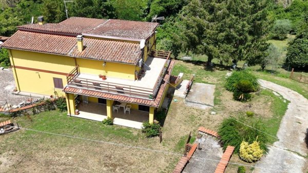 casa indipendente in vendita a Poggio Catino