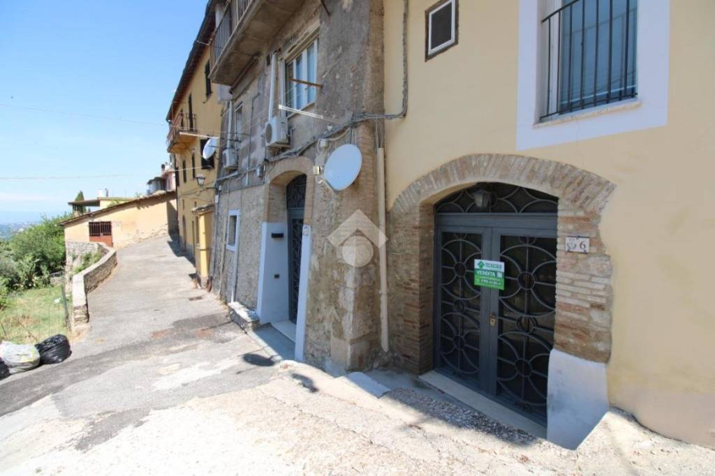appartamento in vendita a Poggio Catino in zona Catino