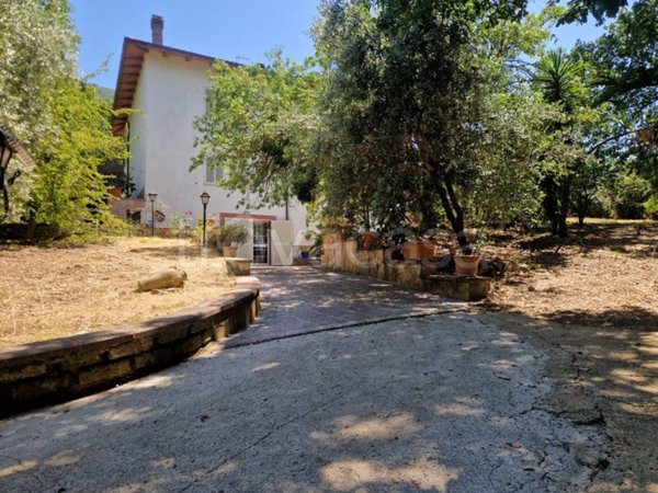 casa indipendente in vendita a Poggio Catino