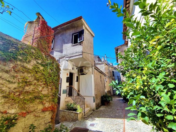 appartamento in vendita a Poggio Mirteto in zona Castel San Pietro
