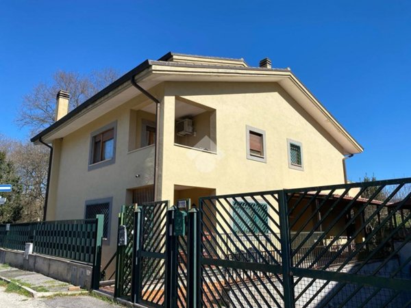 casa indipendente in vendita a Poggio Mirteto in zona Poggio Mirteto Scalo