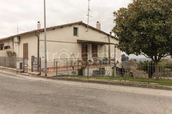 casa indipendente in vendita a Poggio Mirteto