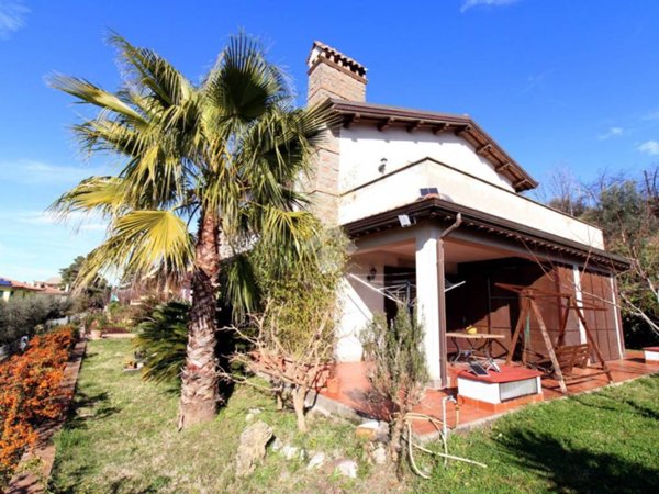 casa indipendente in vendita a Poggio Mirteto in zona San Valentino