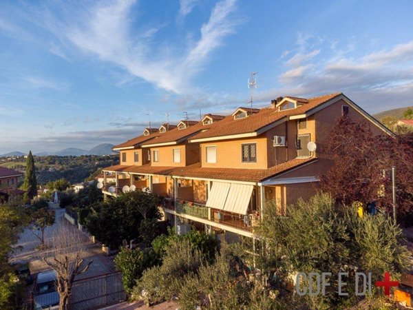 casa indipendente in vendita a Poggio Mirteto in zona Poggio Mirteto Scalo