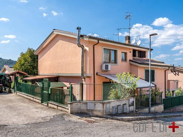 casa indipendente in vendita a Poggio Mirteto in zona Poggio Mirteto Scalo