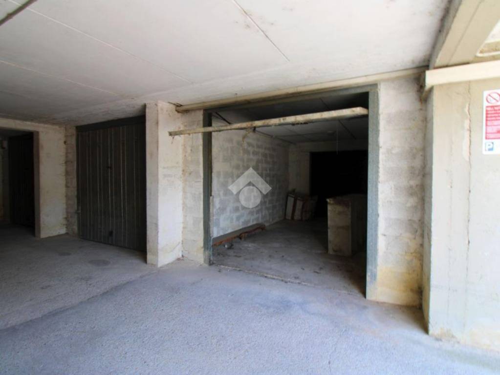 negozio in vendita a Poggio Mirteto in zona Poggio Mirteto Scalo