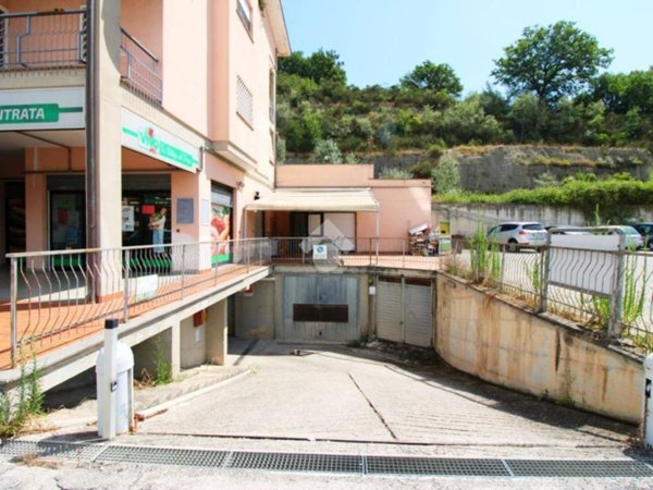 negozio in vendita a Poggio Mirteto in zona Poggio Mirteto Scalo