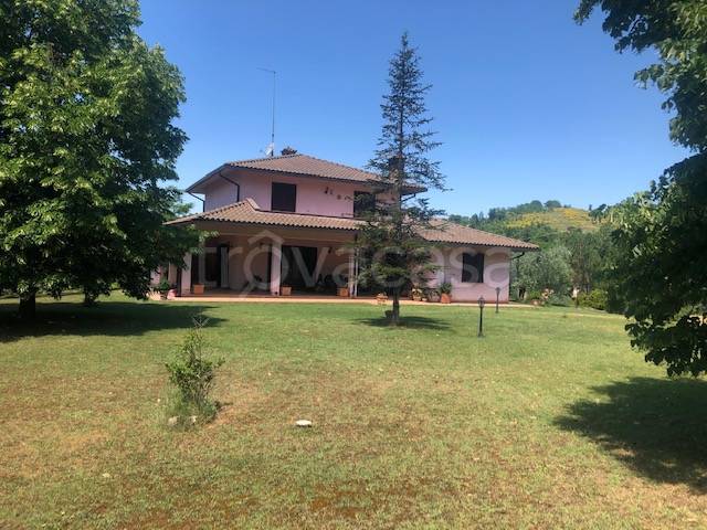 casa indipendente in vendita a Poggio Mirteto in zona Poggio Mirteto Scalo