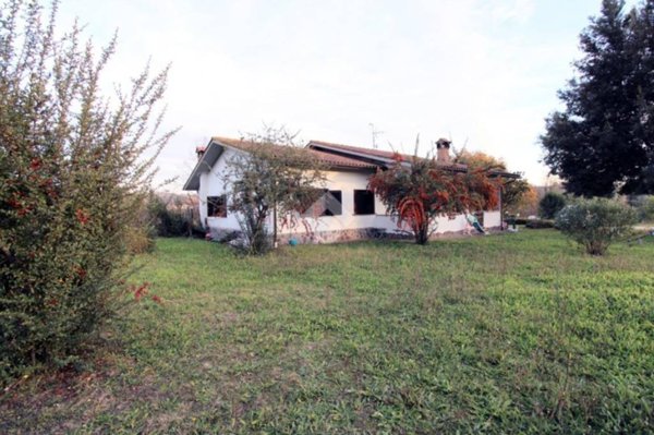casa indipendente in vendita a Poggio Mirteto in zona Poggio Mirteto Scalo