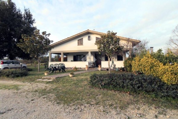 casa indipendente in vendita a Poggio Mirteto in zona Poggio Mirteto Scalo