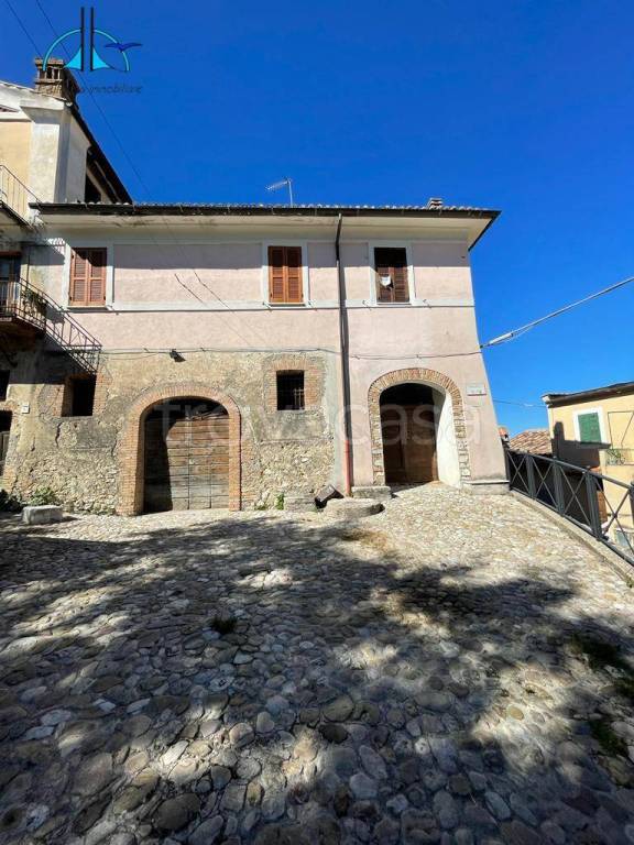 appartamento in vendita a Poggio Mirteto in zona Castel San Pietro
