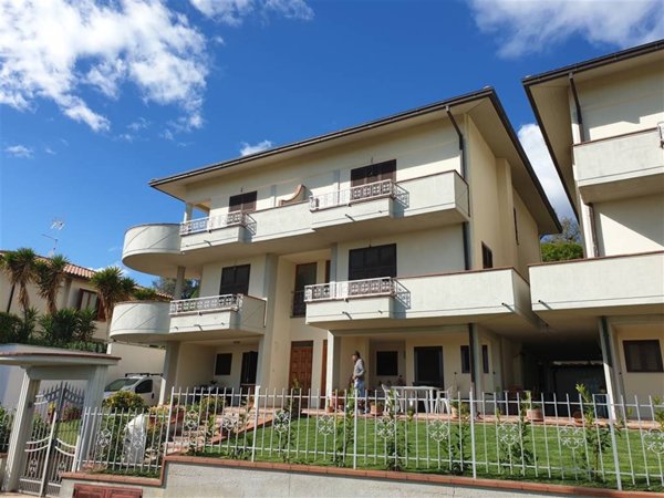 appartamento in vendita a Poggio Mirteto in zona Castel San Pietro
