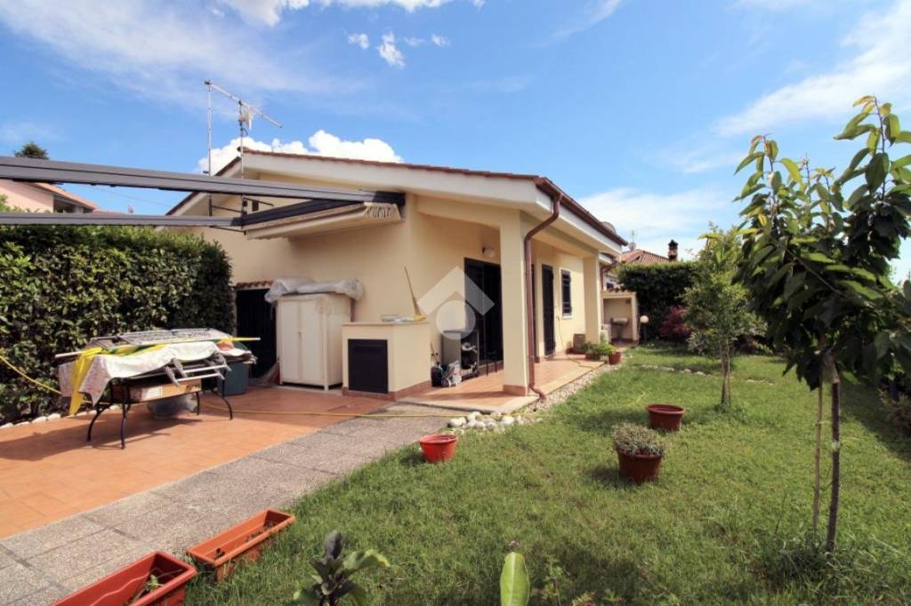 casa indipendente in vendita a Poggio Mirteto