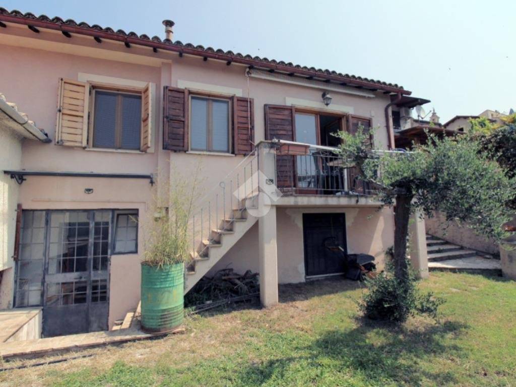 casa indipendente in vendita a Poggio Mirteto