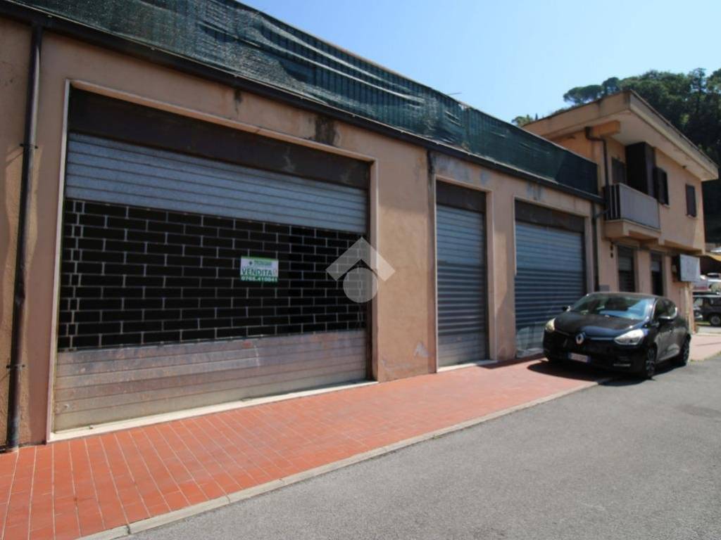 locale commerciale in vendita a Poggio Mirteto