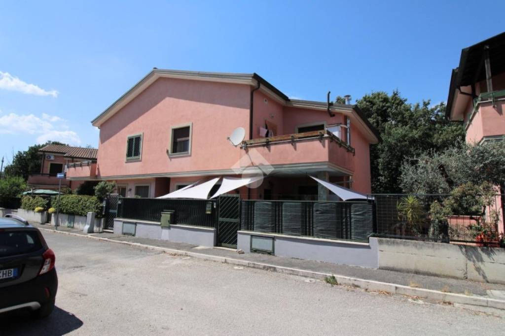 appartamento in vendita a Poggio Mirteto in zona Poggio Mirteto Scalo