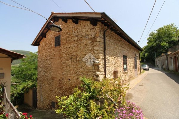 casa indipendente in vendita a Poggio Mirteto in zona Castel San Pietro