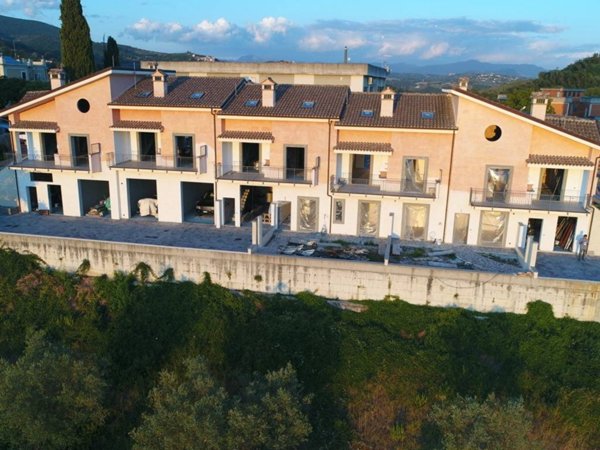 casa indipendente in vendita a Poggio Mirteto