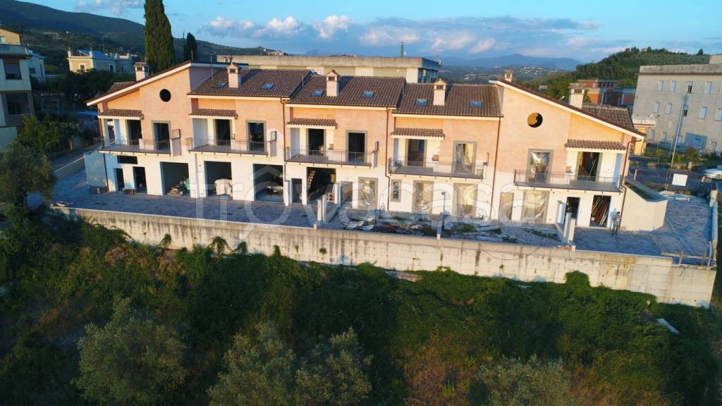 casa indipendente in vendita a Poggio Mirteto in zona Poggio Mirteto Scalo